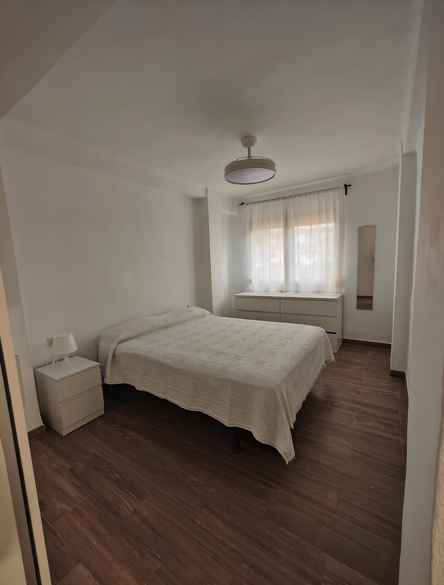 SE ALQUILA HABITACIÓN con posibilidad de GARAJE en Málaga foto 3