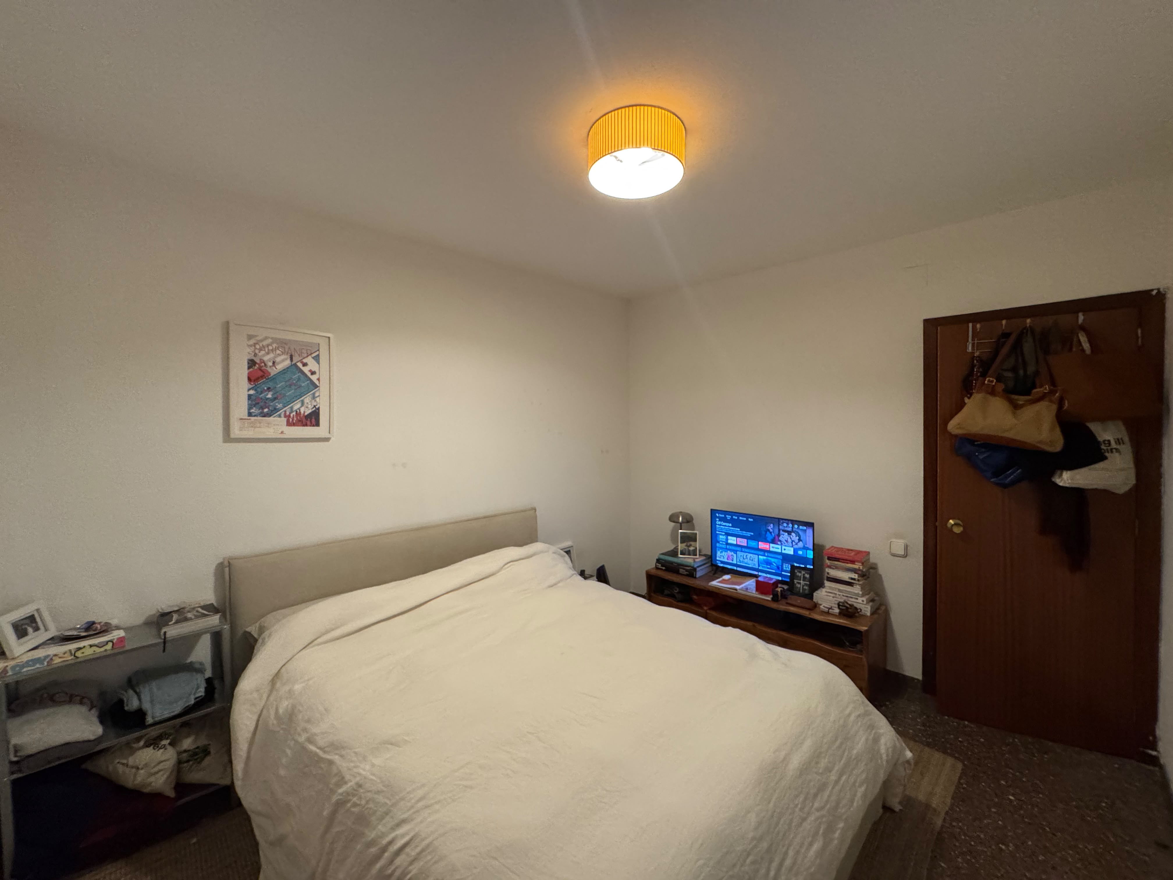 Se alquila habitación en piso de centro de Barcelona