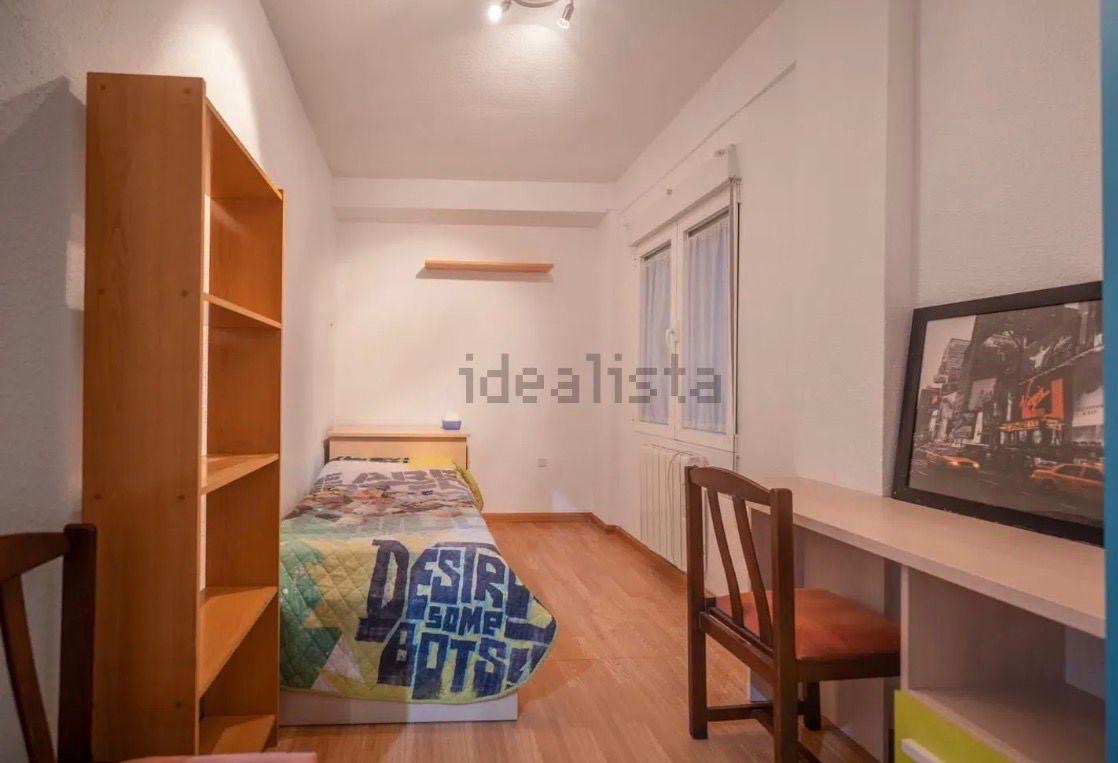 Se alquila piso en Ávila ( san Antonio)