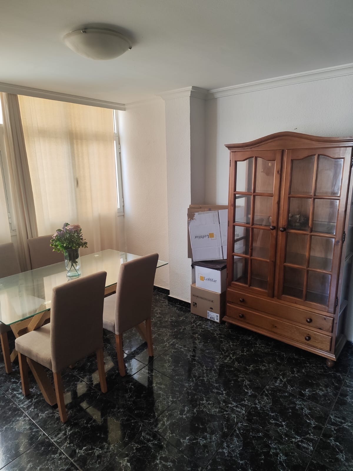 Se alquila  piso de 84 m² situado en el barrio de la Princesa, una de las zonas más demandadas de Málaga por su excelente ubicación y todos los servicios a su alcance. foto 3